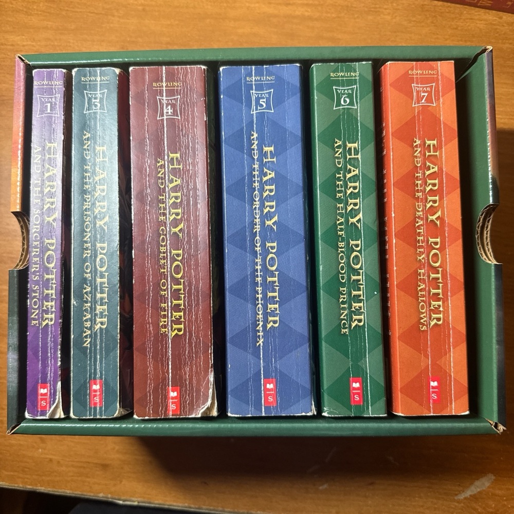 pre-owned harry potter box set, no second book
can buy separately